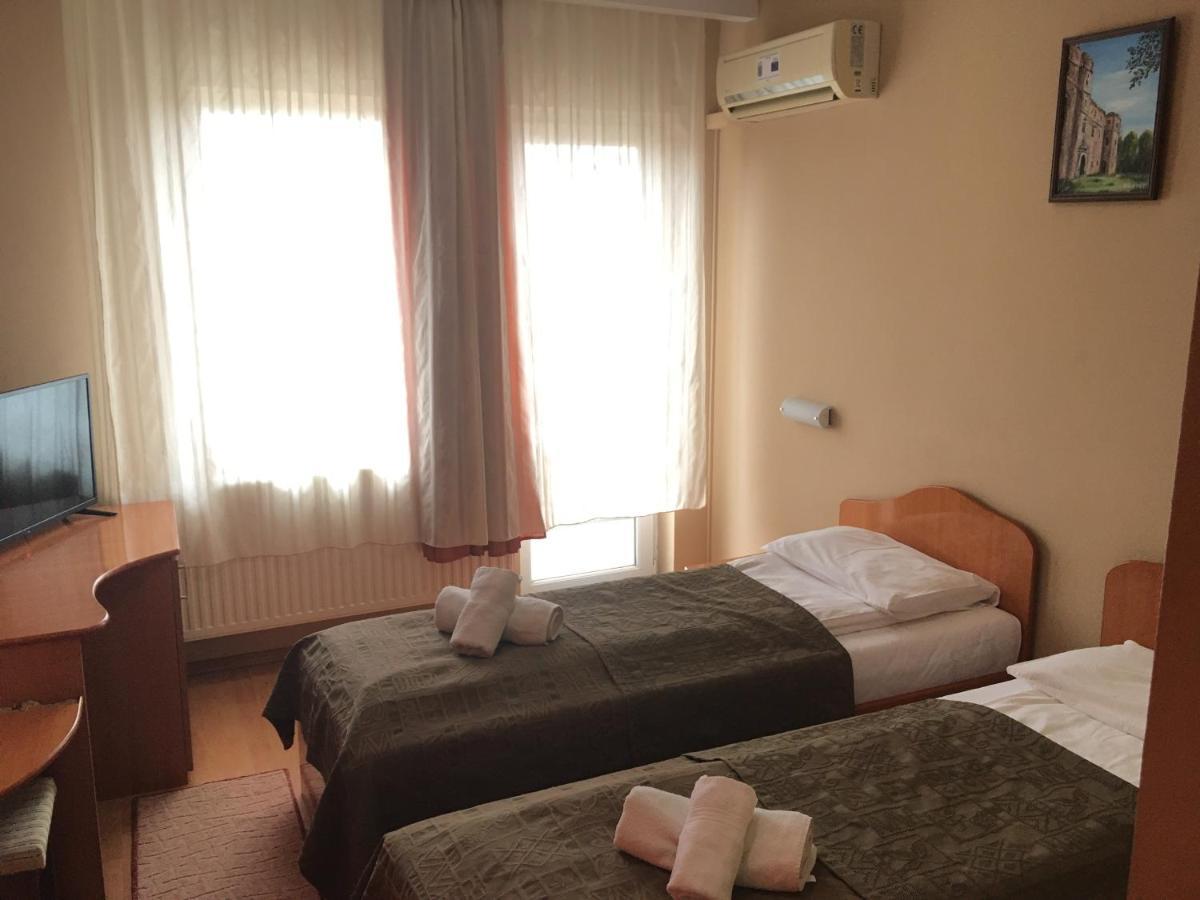 Pensiunea Brigi Satu Mare Esterno foto
